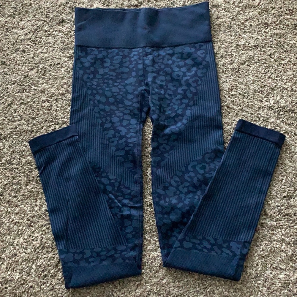 compression blue cheetah print workout leggings